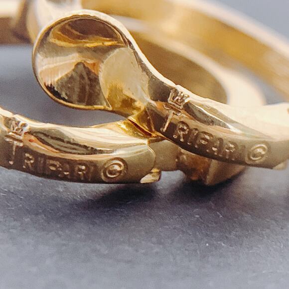 VTG Signed Trifari Gold Tone Hoop Earrings Clip On Mid Century 1960s Jewelry - Picture 8 of 11